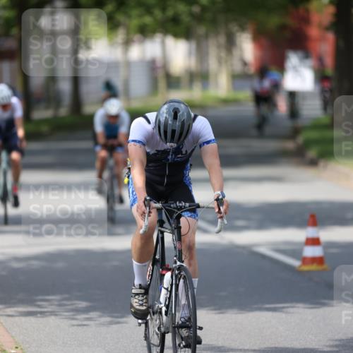10.08.2025 - GEWOBA Citytriathlon Bremen Yannick Fuchs http://msf.ph/oto/8558012 10.08.2025 12:29:20 Radfahren 576, 583, 605, 656, 679, 771, 799, 1007, 1030 meine-sportfotos.de