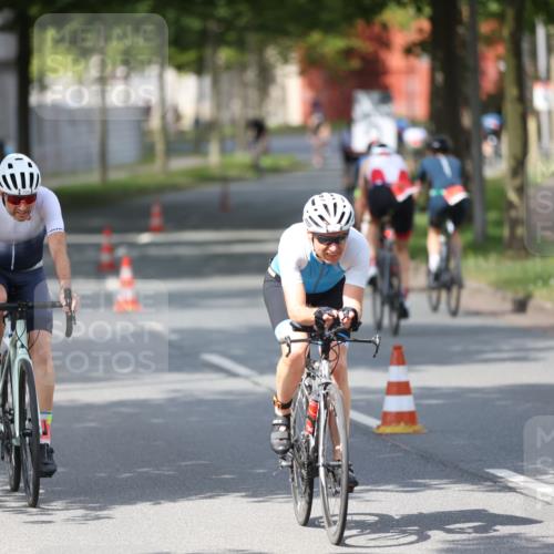 10.08.2025 - GEWOBA Citytriathlon Bremen Yannick Fuchs http://msf.ph/oto/8558017 10.08.2025 12:29:22 Radfahren 576, 583, 605, 656, 679, 687, 771, 799, 927, 1007, 1030 meine-sportfotos.de