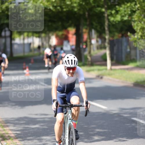 10.08.2025 - GEWOBA Citytriathlon Bremen Yannick Fuchs http://msf.ph/oto/8558022 10.08.2025 12:29:23 Radfahren 576, 583, 605, 656, 679, 687, 771, 799, 927, 1007, 1030 meine-sportfotos.de