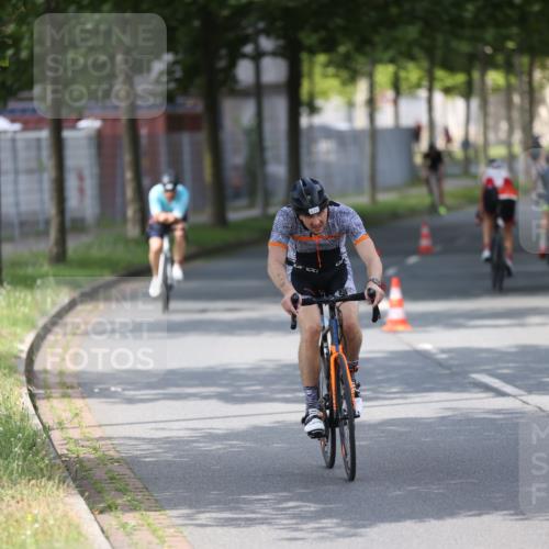 10.08.2025 - GEWOBA Citytriathlon Bremen Yannick Fuchs http://msf.ph/oto/8558023 10.08.2025 12:29:23 Radfahren 576, 583, 605, 656, 679, 687, 771, 799, 927, 1007, 1030 meine-sportfotos.de
