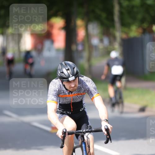 10.08.2025 - GEWOBA Citytriathlon Bremen Yannick Fuchs http://msf.ph/oto/8558030 10.08.2025 12:29:25 Radfahren 576, 583, 605, 656, 679, 687, 771, 799, 927, 1007, 1030 meine-sportfotos.de