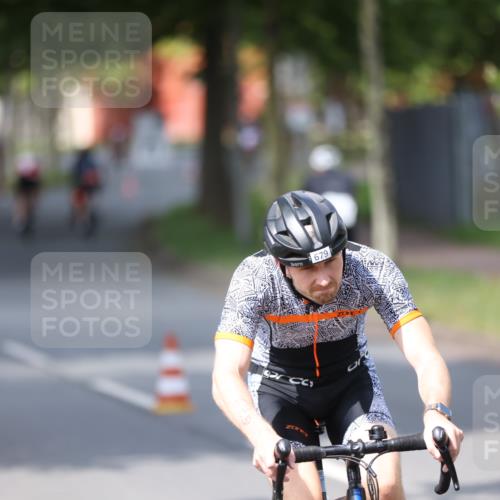 10.08.2025 - GEWOBA Citytriathlon Bremen Yannick Fuchs http://msf.ph/oto/8558031 10.08.2025 12:29:25 Radfahren 576, 583, 605, 656, 679, 687, 771, 799, 927, 1007, 1030 meine-sportfotos.de