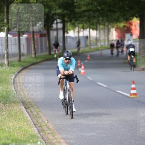 10.08.2025 - GEWOBA Citytriathlon Bremen Yannick Fuchs http://msf.ph/oto/8558034 10.08.2025 12:29:26 Radfahren 576, 583, 605, 645, 656, 679, 687, 771, 799, 927, 1007, 1030 meine-sportfotos.de