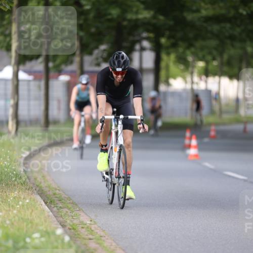 10.08.2025 - GEWOBA Citytriathlon Bremen Yannick Fuchs http://msf.ph/oto/8558038 10.08.2025 12:29:32 Radfahren 583, 605, 645, 679, 687, 771, 799, 922, 927, 1030 meine-sportfotos.de