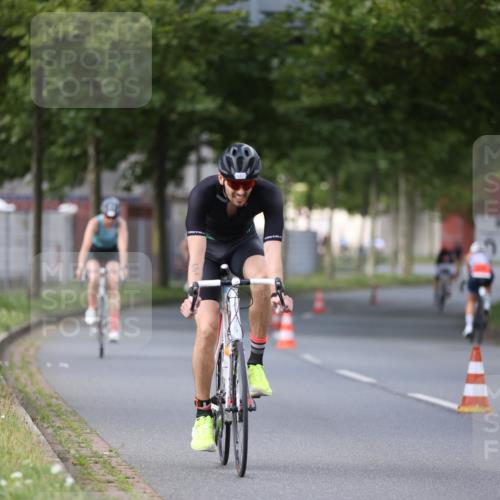 10.08.2025 - GEWOBA Citytriathlon Bremen Yannick Fuchs http://msf.ph/oto/8558041 10.08.2025 12:29:32 Radfahren 583, 605, 645, 679, 687, 771, 799, 922, 927, 1030 meine-sportfotos.de