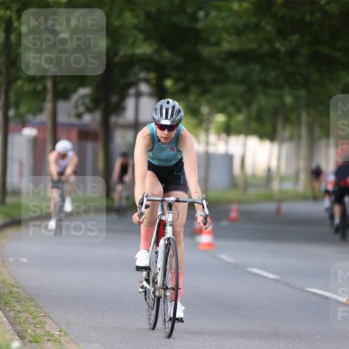 10.08.2025 - GEWOBA Citytriathlon Bremen Yannick Fuchs http://msf.ph/oto/8558048 10.08.2025 12:29:34 Radfahren 583, 645, 679, 687, 751, 771, 799, 922, 927, 1030 meine-sportfotos.de