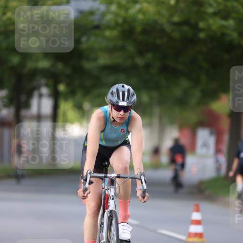 10.08.2025 - GEWOBA Citytriathlon Bremen Yannick Fuchs http://msf.ph/oto/8558051 10.08.2025 12:29:35 Radfahren 645, 679, 687, 751, 771, 799, 922, 927, 1030 meine-sportfotos.de