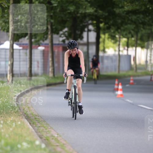 10.08.2025 - GEWOBA Citytriathlon Bremen Yannick Fuchs http://msf.ph/oto/8558064 10.08.2025 12:29:40 Radfahren 645, 687, 688, 751, 771, 922, 927, 942 meine-sportfotos.de