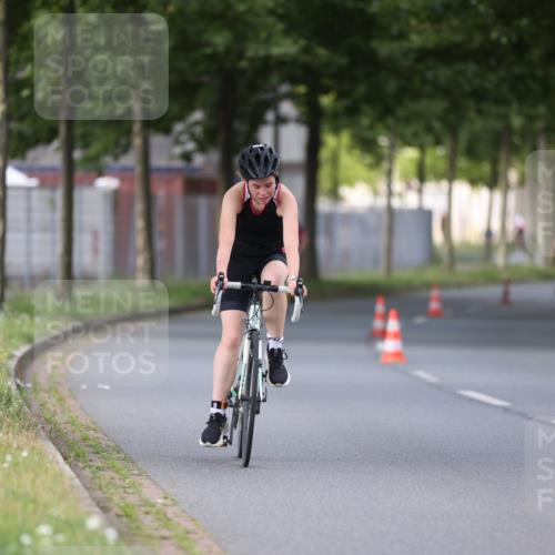 10.08.2025 - GEWOBA Citytriathlon Bremen Yannick Fuchs http://msf.ph/oto/8558066 10.08.2025 12:29:40 Radfahren 645, 687, 688, 751, 771, 922, 927, 942 meine-sportfotos.de