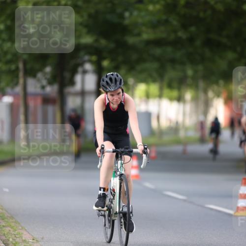 10.08.2025 - GEWOBA Citytriathlon Bremen Yannick Fuchs http://msf.ph/oto/8558067 10.08.2025 12:29:40 Radfahren 645, 687, 688, 751, 771, 922, 927, 942 meine-sportfotos.de