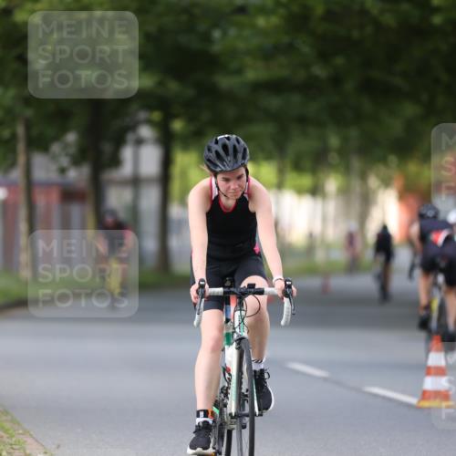 10.08.2025 - GEWOBA Citytriathlon Bremen Yannick Fuchs http://msf.ph/oto/8558068 10.08.2025 12:29:41 Radfahren 645, 687, 688, 751, 771, 922, 927, 942 meine-sportfotos.de