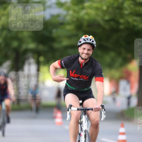 10.08.2025 - GEWOBA Citytriathlon Bremen Yannick Fuchs http://msf.ph/oto/8558088 10.08.2025 12:29:56 Radfahren 640, 675, 688, 699, 717, 751, 769, 875, 942, 960 meine-sportfotos.de
