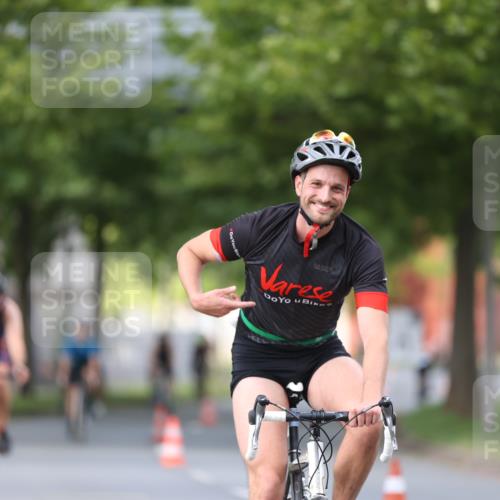 10.08.2025 - GEWOBA Citytriathlon Bremen Yannick Fuchs http://msf.ph/oto/8558089 10.08.2025 12:29:56 Radfahren 640, 675, 688, 699, 717, 751, 769, 875, 942, 960 meine-sportfotos.de