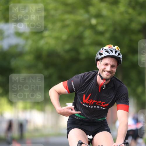 10.08.2025 - GEWOBA Citytriathlon Bremen Yannick Fuchs http://msf.ph/oto/8558091 10.08.2025 12:29:56 Radfahren 640, 675, 688, 699, 717, 751, 769, 875, 942, 960 meine-sportfotos.de