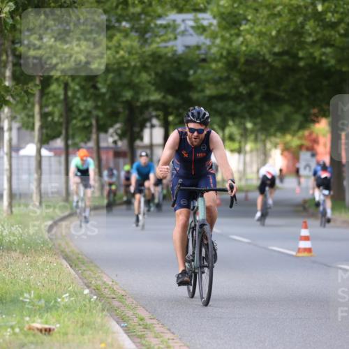 10.08.2025 - GEWOBA Citytriathlon Bremen Yannick Fuchs http://msf.ph/oto/8558094 10.08.2025 12:29:58 Radfahren 640, 675, 688, 699, 717, 751, 760, 769, 875, 942, 960 meine-sportfotos.de