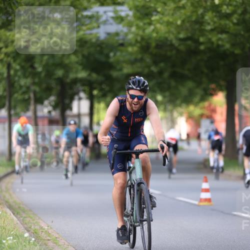 10.08.2025 - GEWOBA Citytriathlon Bremen Yannick Fuchs http://msf.ph/oto/8558095 10.08.2025 12:29:58 Radfahren 640, 675, 688, 699, 717, 751, 760, 769, 875, 942, 960 meine-sportfotos.de