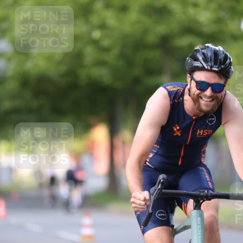 10.08.2025 - GEWOBA Citytriathlon Bremen Yannick Fuchs http://msf.ph/oto/8558099 10.08.2025 12:29:59 Radfahren 640, 675, 688, 699, 717, 760, 769, 875, 884, 942, 960 meine-sportfotos.de