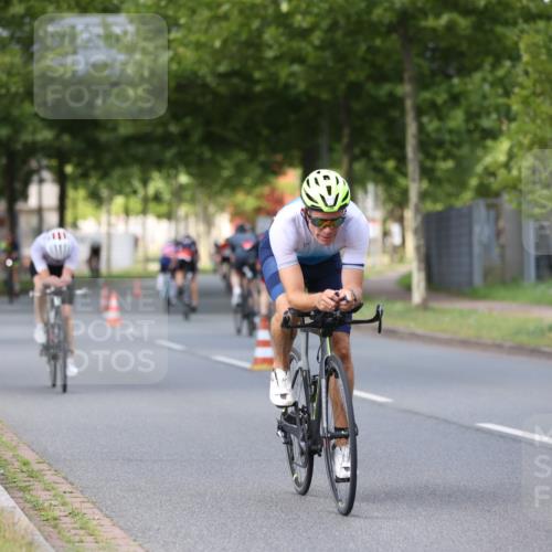 10.08.2025 - GEWOBA Citytriathlon Bremen Yannick Fuchs http://msf.ph/oto/8558111 10.08.2025 12:30:03 Radfahren 640, 675, 688, 699, 717, 760, 769, 875, 884, 935, 942, 960, 1013 meine-sportfotos.de
