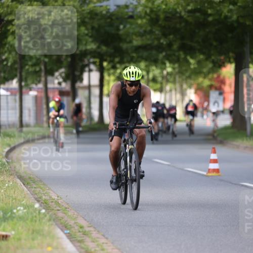 10.08.2025 - GEWOBA Citytriathlon Bremen Yannick Fuchs http://msf.ph/oto/8558118 10.08.2025 12:30:05 Radfahren 640, 675, 688, 699, 717, 760, 769, 875, 884, 935, 960, 1013 meine-sportfotos.de
