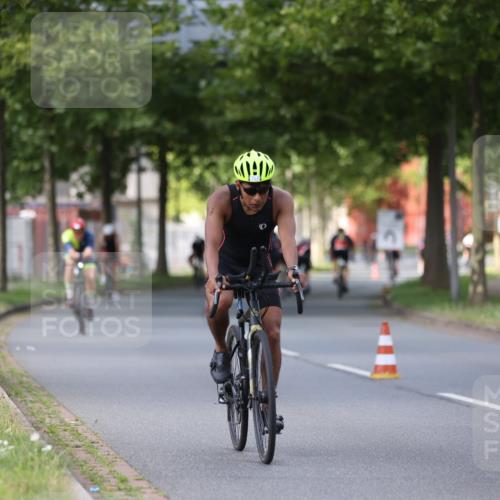 10.08.2025 - GEWOBA Citytriathlon Bremen Yannick Fuchs http://msf.ph/oto/8558119 10.08.2025 12:30:05 Radfahren 640, 675, 688, 699, 717, 760, 769, 875, 884, 935, 960, 1013 meine-sportfotos.de