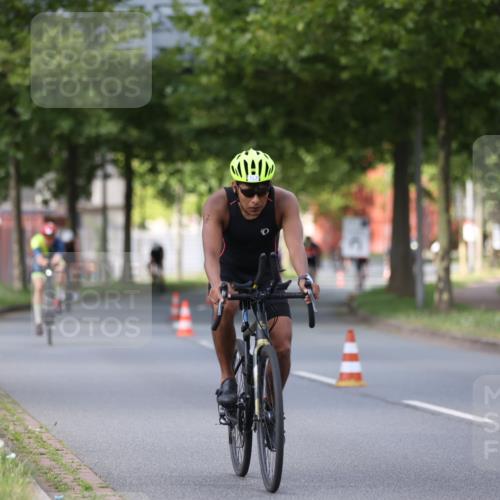 10.08.2025 - GEWOBA Citytriathlon Bremen Yannick Fuchs http://msf.ph/oto/8558120 10.08.2025 12:30:05 Radfahren 640, 675, 688, 699, 717, 760, 769, 875, 884, 935, 960, 1013 meine-sportfotos.de