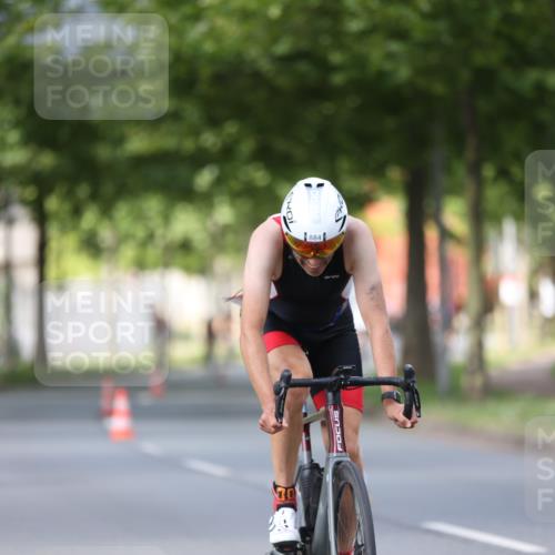 10.08.2025 - GEWOBA Citytriathlon Bremen Yannick Fuchs http://msf.ph/oto/8558134 10.08.2025 12:30:11 Radfahren 640, 675, 717, 722, 745, 760, 769, 823, 875, 884, 935, 943, 960, 1013 meine-sportfotos.de