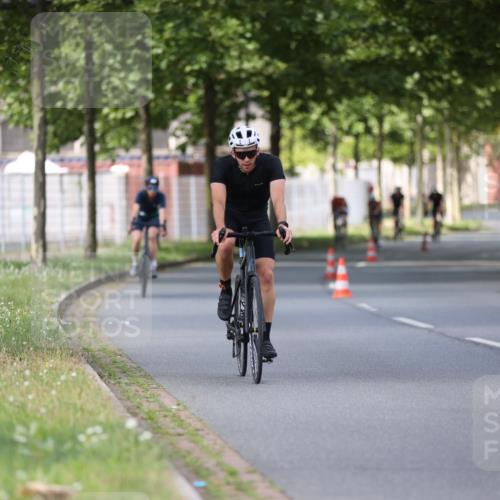 10.08.2025 - GEWOBA Citytriathlon Bremen Yannick Fuchs http://msf.ph/oto/8558136 10.08.2025 12:30:12 Radfahren 640, 675, 717, 722, 745, 760, 769, 823, 875, 884, 935, 943, 960, 1013 meine-sportfotos.de