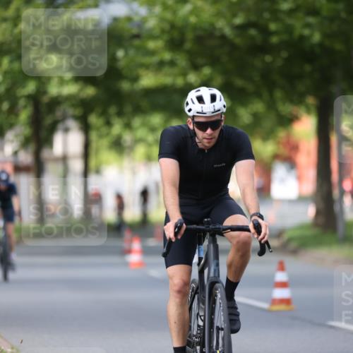 10.08.2025 - GEWOBA Citytriathlon Bremen Yannick Fuchs http://msf.ph/oto/8558139 10.08.2025 12:30:13 Radfahren 640, 675, 717, 722, 733, 745, 760, 769, 823, 875, 884, 935, 943, 960, 1013 meine-sportfotos.de