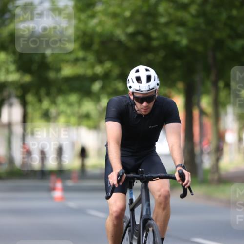 10.08.2025 - GEWOBA Citytriathlon Bremen Yannick Fuchs http://msf.ph/oto/8558140 10.08.2025 12:30:13 Radfahren 640, 675, 717, 722, 733, 745, 760, 769, 823, 875, 884, 935, 943, 960, 1013 meine-sportfotos.de