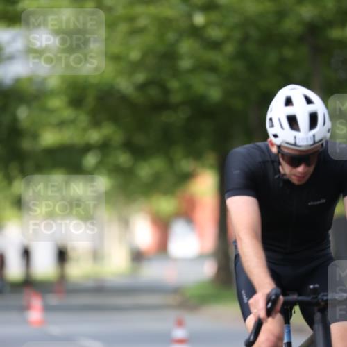 10.08.2025 - GEWOBA Citytriathlon Bremen Yannick Fuchs http://msf.ph/oto/8558142 10.08.2025 12:30:13 Radfahren 640, 675, 717, 722, 733, 745, 760, 769, 823, 875, 884, 935, 943, 960, 1013 meine-sportfotos.de