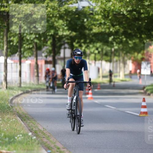 10.08.2025 - GEWOBA Citytriathlon Bremen Yannick Fuchs http://msf.ph/oto/8558144 10.08.2025 12:30:15 Radfahren 640, 675, 717, 722, 733, 745, 760, 769, 823, 875, 884, 935, 943, 960, 1013 meine-sportfotos.de