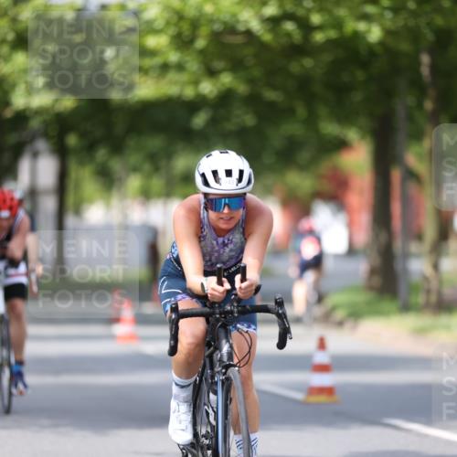 10.08.2025 - GEWOBA Citytriathlon Bremen Yannick Fuchs http://msf.ph/oto/8558154 10.08.2025 12:30:19 Radfahren 722, 733, 745, 760, 767, 823, 884, 932, 935, 943, 1013 meine-sportfotos.de
