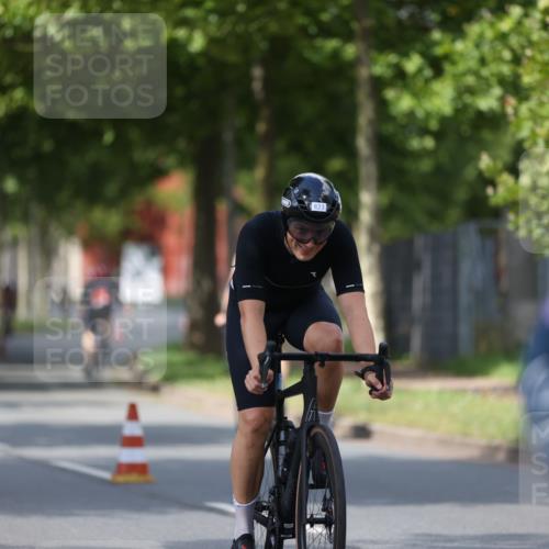 10.08.2025 - GEWOBA Citytriathlon Bremen Yannick Fuchs http://msf.ph/oto/8558156 10.08.2025 12:30:20 Radfahren 722, 733, 745, 760, 767, 823, 884, 932, 935, 943, 1013 meine-sportfotos.de