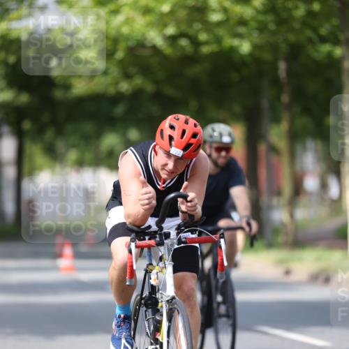 10.08.2025 - GEWOBA Citytriathlon Bremen Yannick Fuchs http://msf.ph/oto/8558158 10.08.2025 12:30:21 Radfahren 722, 733, 745, 760, 767, 823, 884, 932, 935, 943, 1013 meine-sportfotos.de
