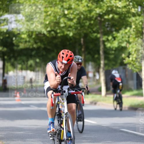 10.08.2025 - GEWOBA Citytriathlon Bremen Yannick Fuchs http://msf.ph/oto/8558159 10.08.2025 12:30:21 Radfahren 722, 733, 745, 760, 767, 823, 884, 932, 935, 943, 1013 meine-sportfotos.de
