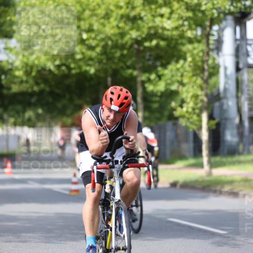 10.08.2025 - GEWOBA Citytriathlon Bremen Yannick Fuchs http://msf.ph/oto/8558160 10.08.2025 12:30:21 Radfahren 722, 733, 745, 760, 767, 823, 884, 932, 935, 943, 1013 meine-sportfotos.de
