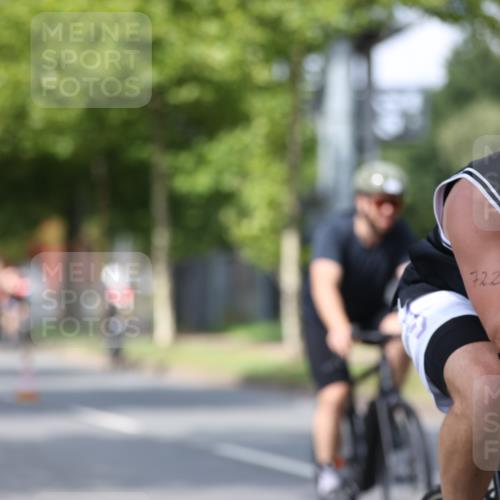 10.08.2025 - GEWOBA Citytriathlon Bremen Yannick Fuchs http://msf.ph/oto/8558163 10.08.2025 12:30:22 Radfahren 722, 733, 745, 760, 767, 823, 884, 932, 935, 943, 1013 meine-sportfotos.de