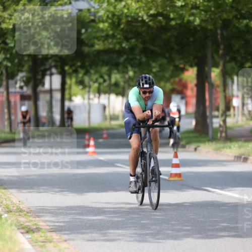 10.08.2025 - GEWOBA Citytriathlon Bremen Yannick Fuchs http://msf.ph/oto/8558166 10.08.2025 12:30:23 Radfahren 722, 733, 745, 767, 823, 884, 932, 935, 943, 1013 meine-sportfotos.de