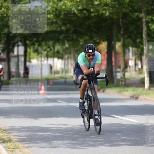 10.08.2025 - GEWOBA Citytriathlon Bremen Yannick Fuchs http://msf.ph/oto/8558167 10.08.2025 12:30:23 Radfahren 722, 733, 745, 767, 823, 884, 932, 935, 943, 1013 meine-sportfotos.de