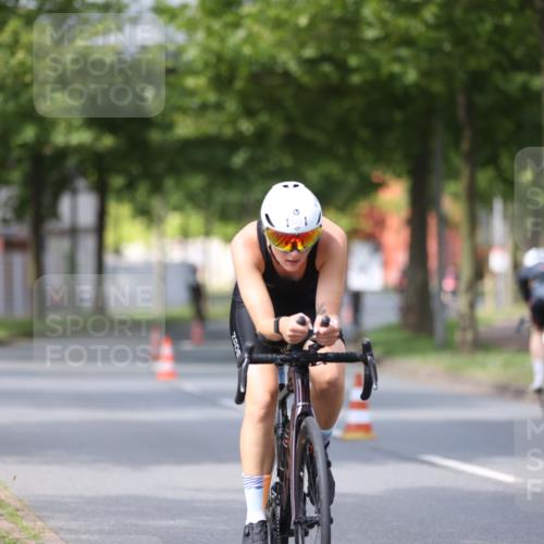 10.08.2025 - GEWOBA Citytriathlon Bremen Yannick Fuchs http://msf.ph/oto/8558177 10.08.2025 12:30:27 Radfahren 722, 733, 745, 767, 823, 924, 932, 935, 943, 1011, 1013 meine-sportfotos.de