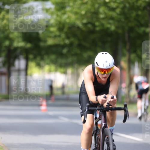 10.08.2025 - GEWOBA Citytriathlon Bremen Yannick Fuchs http://msf.ph/oto/8558178 10.08.2025 12:30:28 Radfahren 722, 733, 745, 767, 823, 924, 932, 935, 943, 1011 meine-sportfotos.de