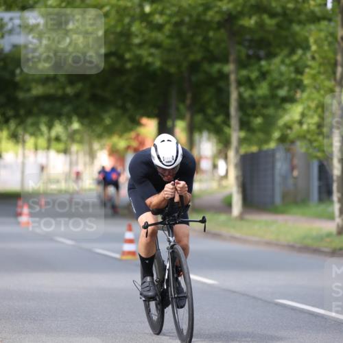 10.08.2025 - GEWOBA Citytriathlon Bremen Yannick Fuchs http://msf.ph/oto/8558188 10.08.2025 12:30:35 Radfahren 733, 745, 767, 823, 924, 932, 937, 1011, 1022, 1026 meine-sportfotos.de