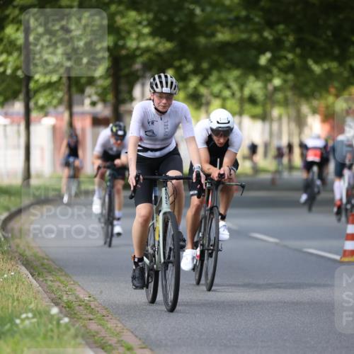 10.08.2025 - GEWOBA Citytriathlon Bremen Yannick Fuchs http://msf.ph/oto/8558192 10.08.2025 12:30:38 Radfahren 733, 752, 767, 916, 924, 932, 937, 951, 1011, 1022, 1026 meine-sportfotos.de