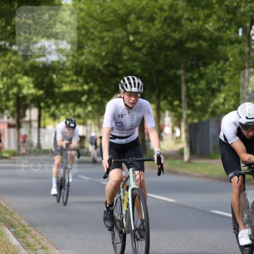 10.08.2025 - GEWOBA Citytriathlon Bremen Yannick Fuchs http://msf.ph/oto/8558196 10.08.2025 12:30:39 Radfahren 587, 752, 767, 916, 924, 932, 937, 951, 1011, 1022, 1026 meine-sportfotos.de