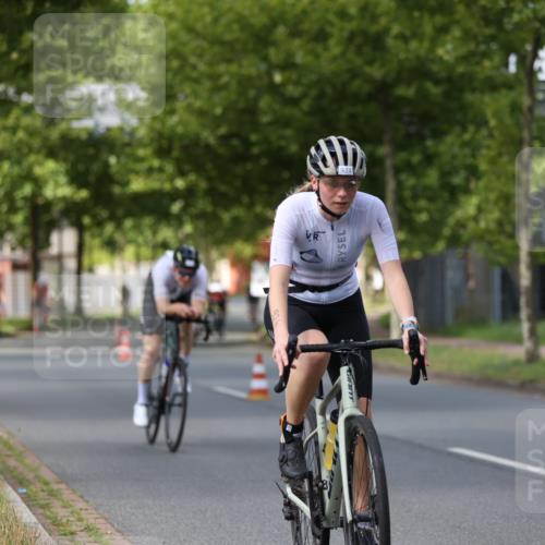 10.08.2025 - GEWOBA Citytriathlon Bremen Yannick Fuchs http://msf.ph/oto/8558197 10.08.2025 12:30:39 Radfahren 587, 752, 767, 916, 924, 932, 937, 951, 1011, 1022, 1026 meine-sportfotos.de