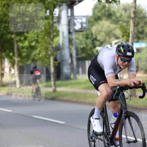 10.08.2025 - GEWOBA Citytriathlon Bremen Yannick Fuchs http://msf.ph/oto/8558201 10.08.2025 12:30:40 Radfahren 587, 752, 767, 916, 924, 932, 937, 951, 1011, 1020, 1022, 1026 meine-sportfotos.de