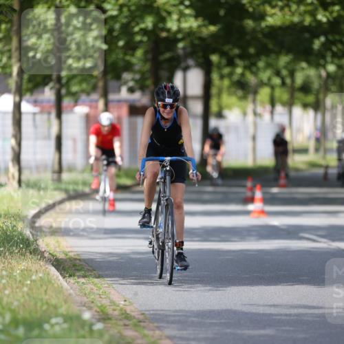 10.08.2025 - GEWOBA Citytriathlon Bremen Yannick Fuchs http://msf.ph/oto/8558202 10.08.2025 12:30:42 Radfahren 587, 752, 767, 916, 924, 932, 937, 951, 1011, 1020, 1022, 1026 meine-sportfotos.de