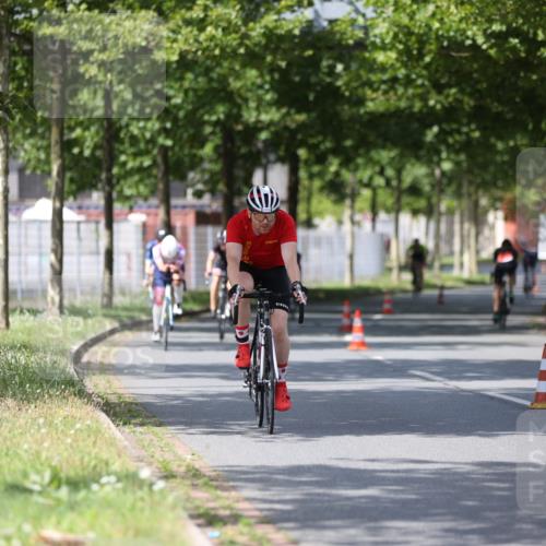 10.08.2025 - GEWOBA Citytriathlon Bremen Yannick Fuchs http://msf.ph/oto/8558209 10.08.2025 12:30:44 Radfahren 587, 752, 767, 916, 924, 937, 951, 1011, 1020, 1022, 1026 meine-sportfotos.de