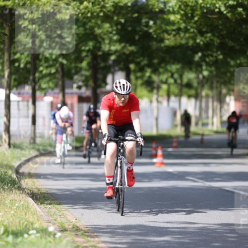 10.08.2025 - GEWOBA Citytriathlon Bremen Yannick Fuchs http://msf.ph/oto/8558210 10.08.2025 12:30:44 Radfahren 587, 752, 767, 916, 924, 937, 951, 1011, 1020, 1022, 1026 meine-sportfotos.de