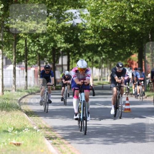 10.08.2025 - GEWOBA Citytriathlon Bremen Yannick Fuchs http://msf.ph/oto/8558219 10.08.2025 12:30:47 Radfahren 587, 752, 916, 924, 937, 951, 1011, 1020, 1022, 1026 meine-sportfotos.de